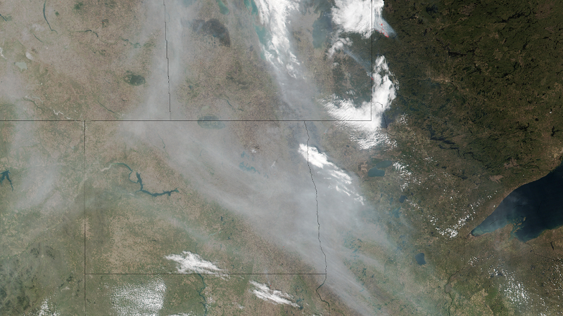 Smoke from Alberta streams into North Dakota, South Dakota, and Minnesota. (Image: NASA image by Jeff Schmaltz, LANCE/EOSDIS Rapid Response)